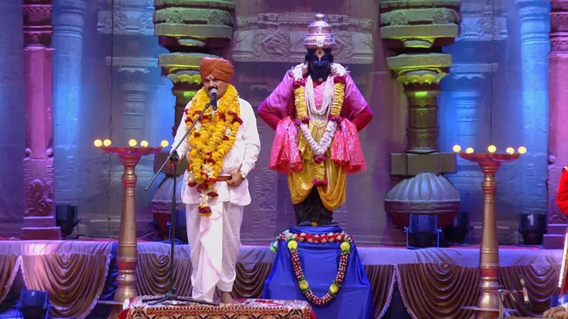 Paras Maharaj's mellifluous kirtan - Man Mandira Season 2