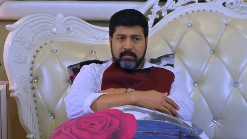 Meera instigates Surya Prakash - Neethane Enthan Ponvasantham
