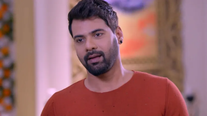 Abhi Buys a Ring for Pragya - Iniya Iru Malargal