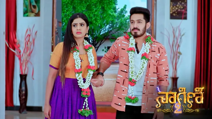 Trishul ties a mangalsutra to Shivani - Naagini 2