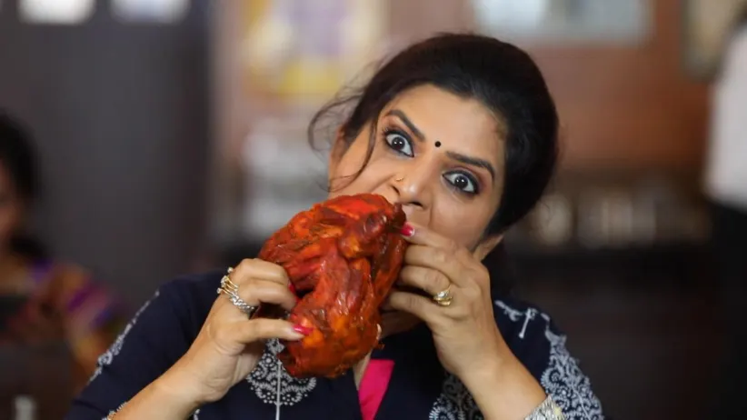 Sreeja gets into trouble - Rettai Roja