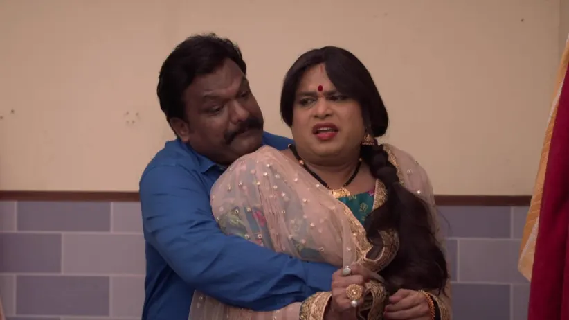Dubey’s flirtation continues - Happu Ki Ultan Paltan