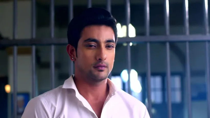 Veer Takes the Blame of the Accident - Apna Time Bhi Aayega