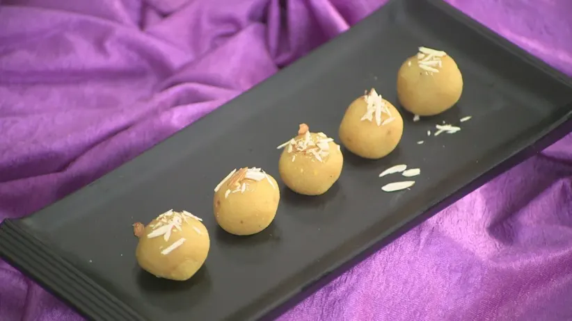 Badshahi Ladu' and 'Khamang Shankarpali' - Aamhi Saare Khavayye