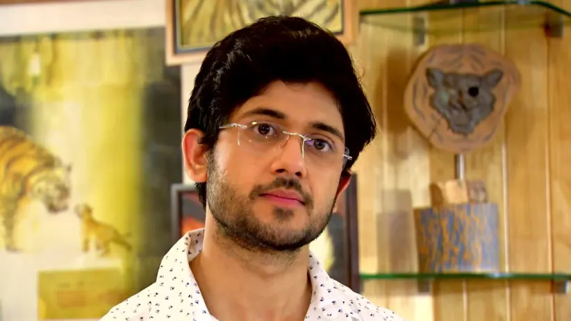 Siddhartha makes Mithai wear a saree - Mithai