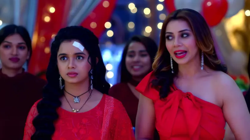 Rani gives a fitting response to Bobby - Apna Time Bhi Aayega