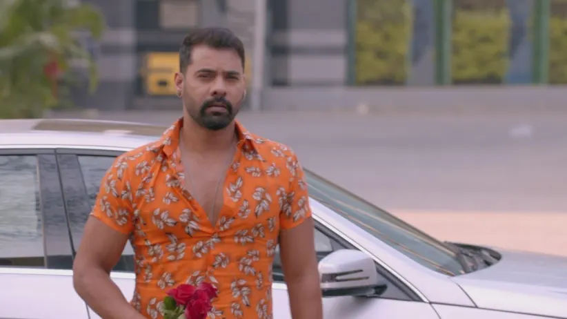Ranbeer showers Prachi with rose petals - Kumkum Bhagya