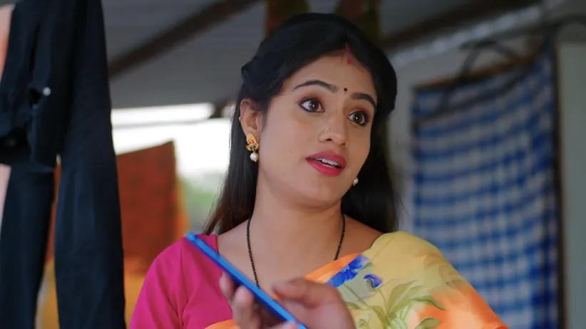 Akshara and Aravind disguise as electricians
