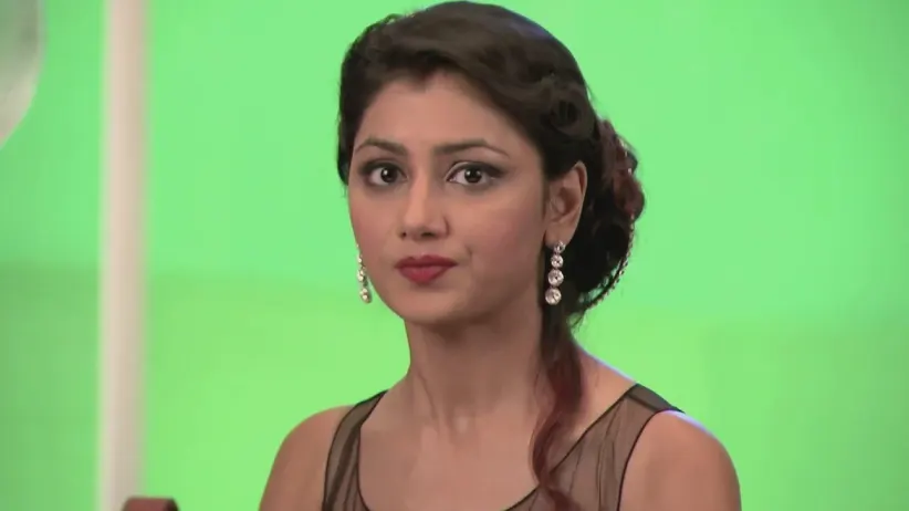 Abhi and Pragya enact a romantic scene