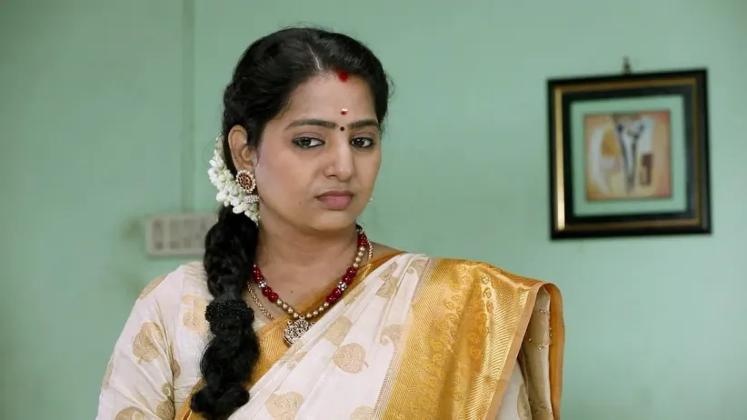 Rasathi Gets Engaged - Oru Oorula Oru Rajakumari