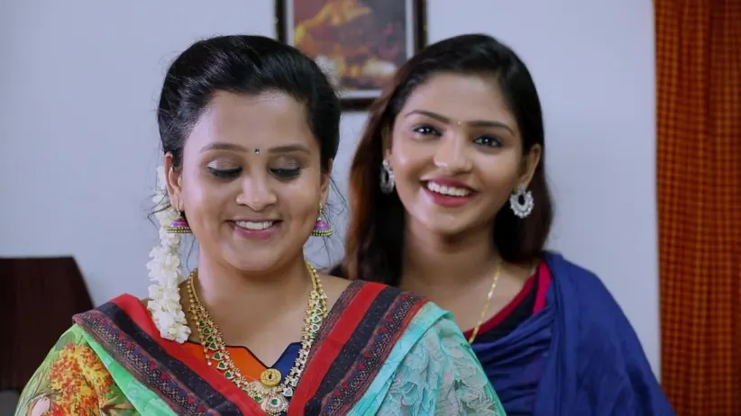 Deekshi Taunts Maragathamma - Oru Oorula Oru Rajakumari