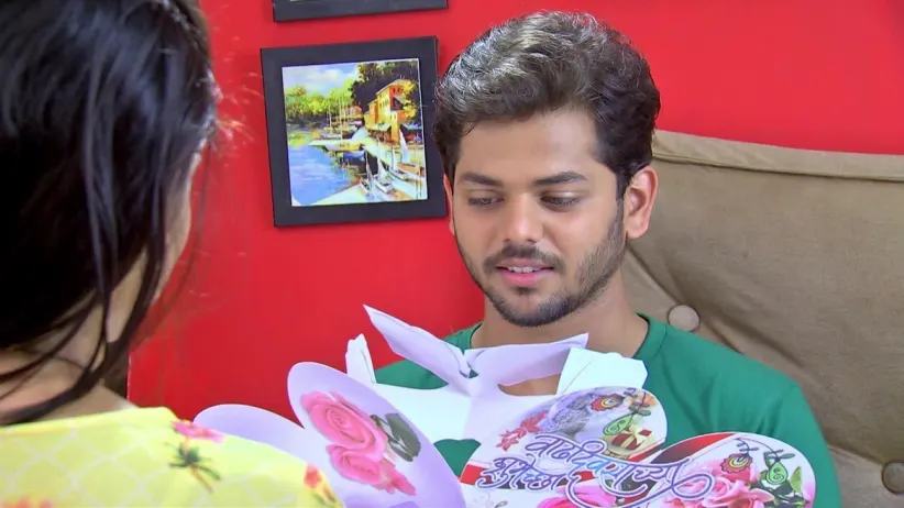 Vaidehi Gets a Birthday Gift for Manas - Phulpakhru - Highlights