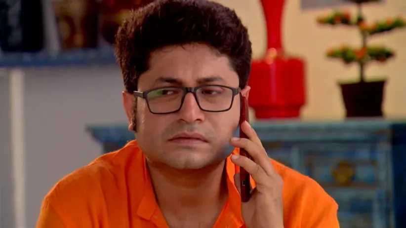 Shyama meets Nikhil on the way - Krishnakoli